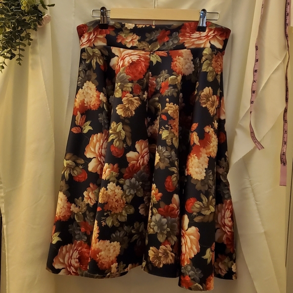 CLEARANCE 💞Rebrand Sale💞 Floral Skirt - Cottagecore - Twee - Skater Skirt - Picture 4 of 4